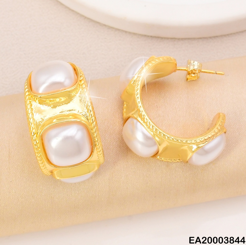 ARETES DOR "C" PERLA CUADRADA INCRUSTADA EE1948-268