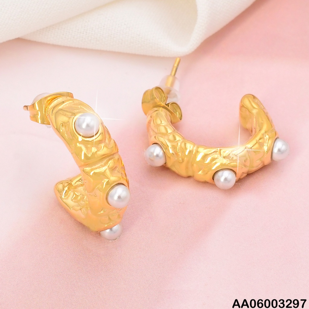 ARETES DOR "C" CORRUGADA PERLAS INCRUSTADAS  KE113805