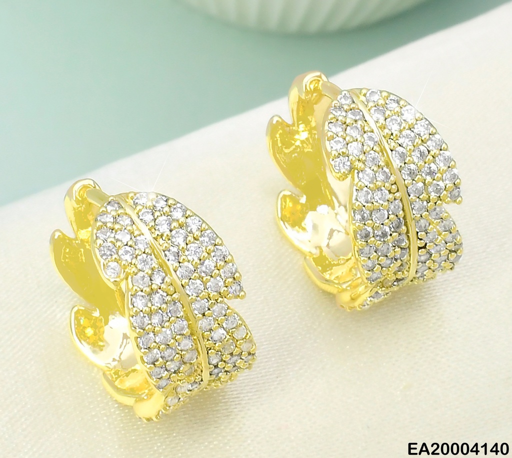 ARETES DOR HUGGIES HOJAS MITAD ZIRC. EE2202-3