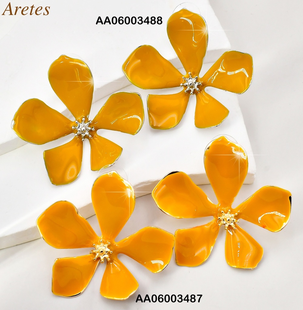 ARETES PLAT FLOR MOSTAZA ESMALTADA/ PET. IRREGULAR FD25260-K53