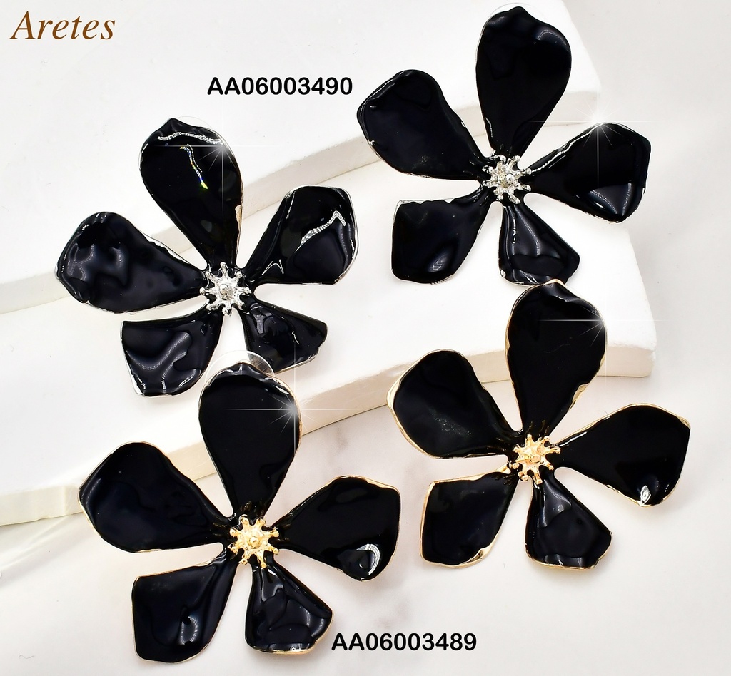 ARETES DOR FLOR NEGRA ESMALTADA/ PET. IRREGULAR FD24035-K53