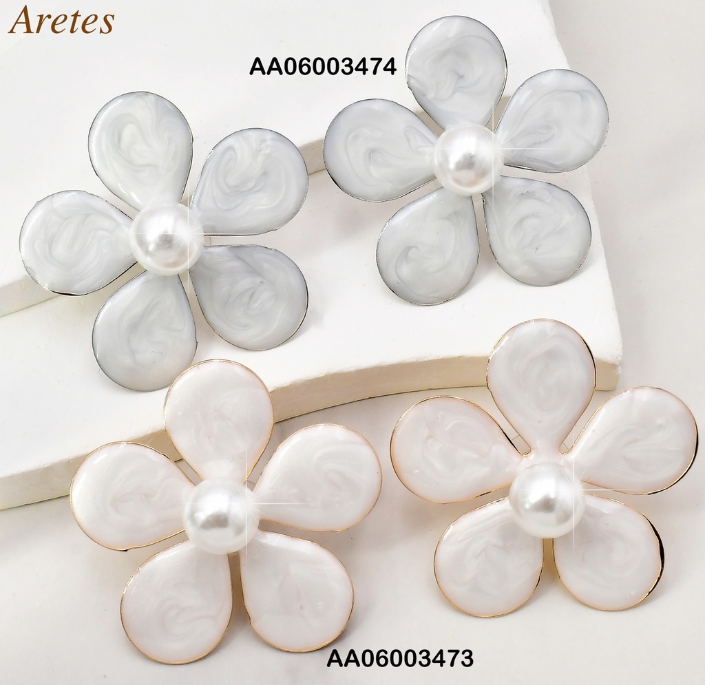 ARETES DOR FLOR BLANCA 5 PET. ESMALTADOS/PERLA CENTRO FD24061-K53