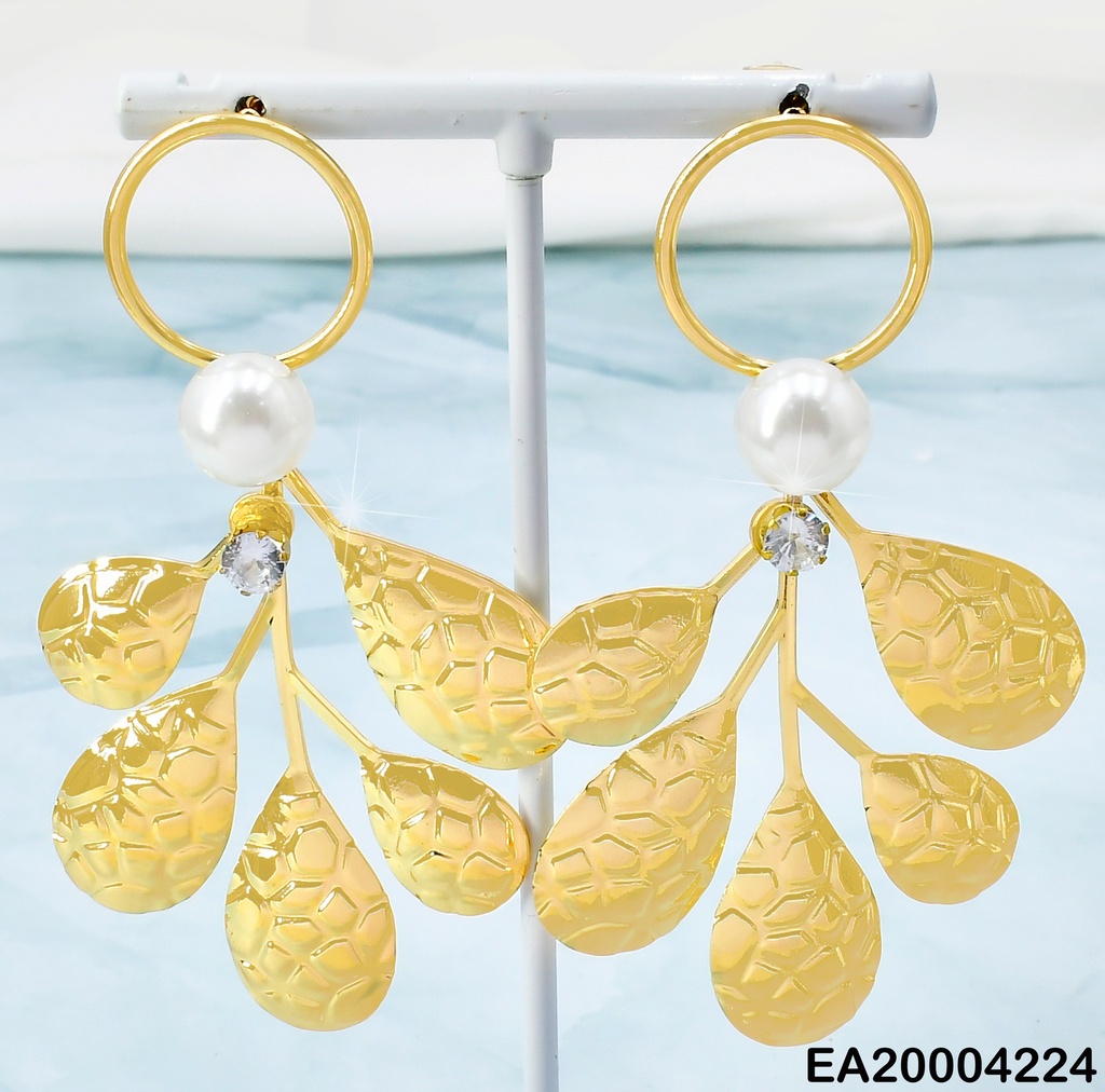 ARETES CIRCULO C/HOJAS INVERTIDAS-PERLA F8269