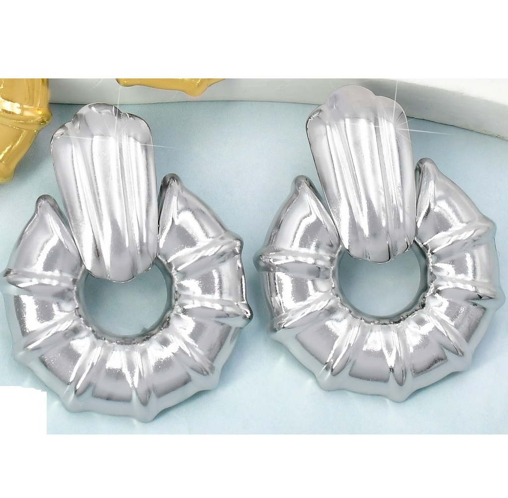ARETES PLAT OVALO RAYAS/RUEDA SECCIONADA K7141-814