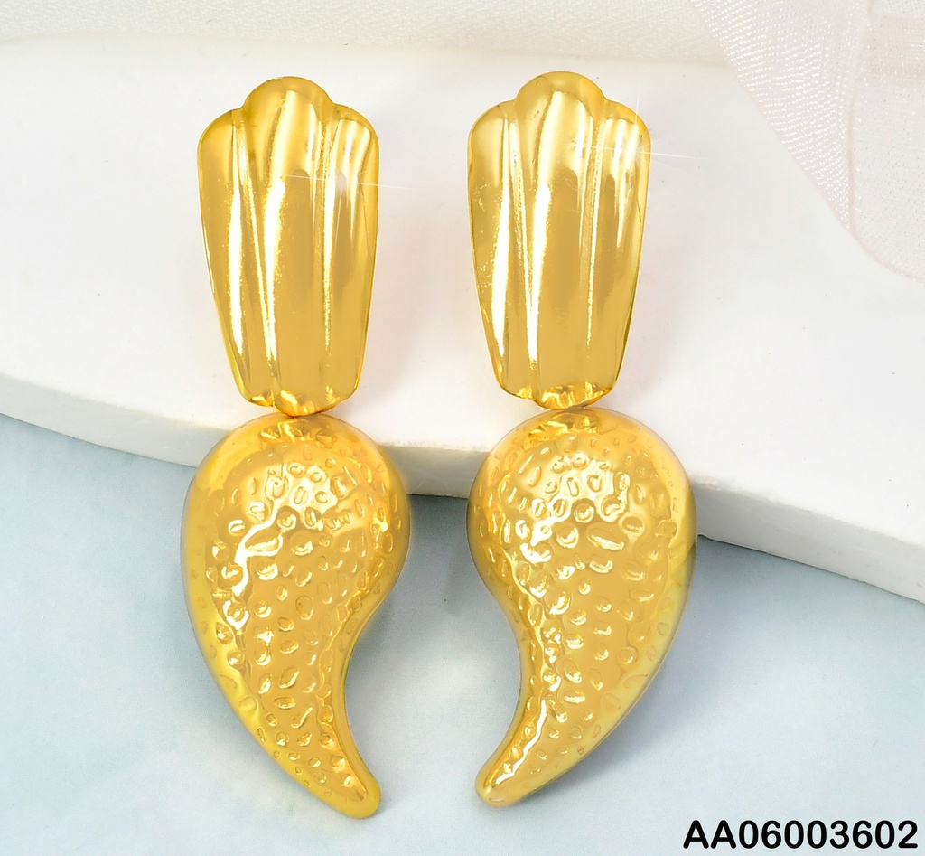 ARETES DOR OVALO 3 LINEAS/GOTA PUNTEADA INVERTIDA K7146-814