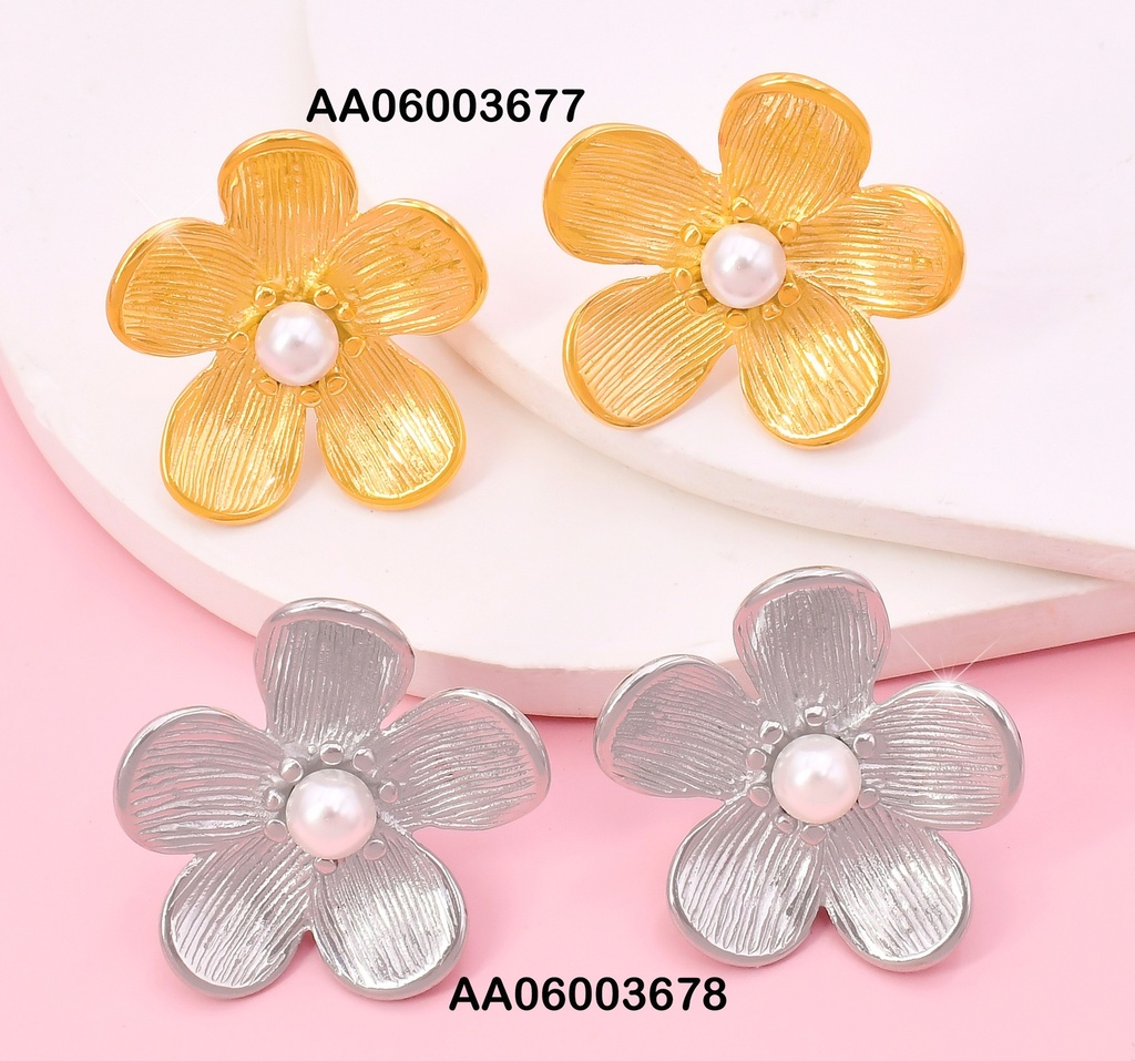 ARETES PLAT. FLOR 5 PET.RAYADOS CENTRO PERLITA KE118936-TJG