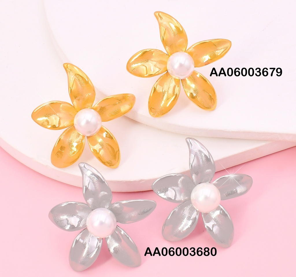 ARETES FLOR 5 PET.EXTENDIDOS CENTRO PERLA KE118938-TJG