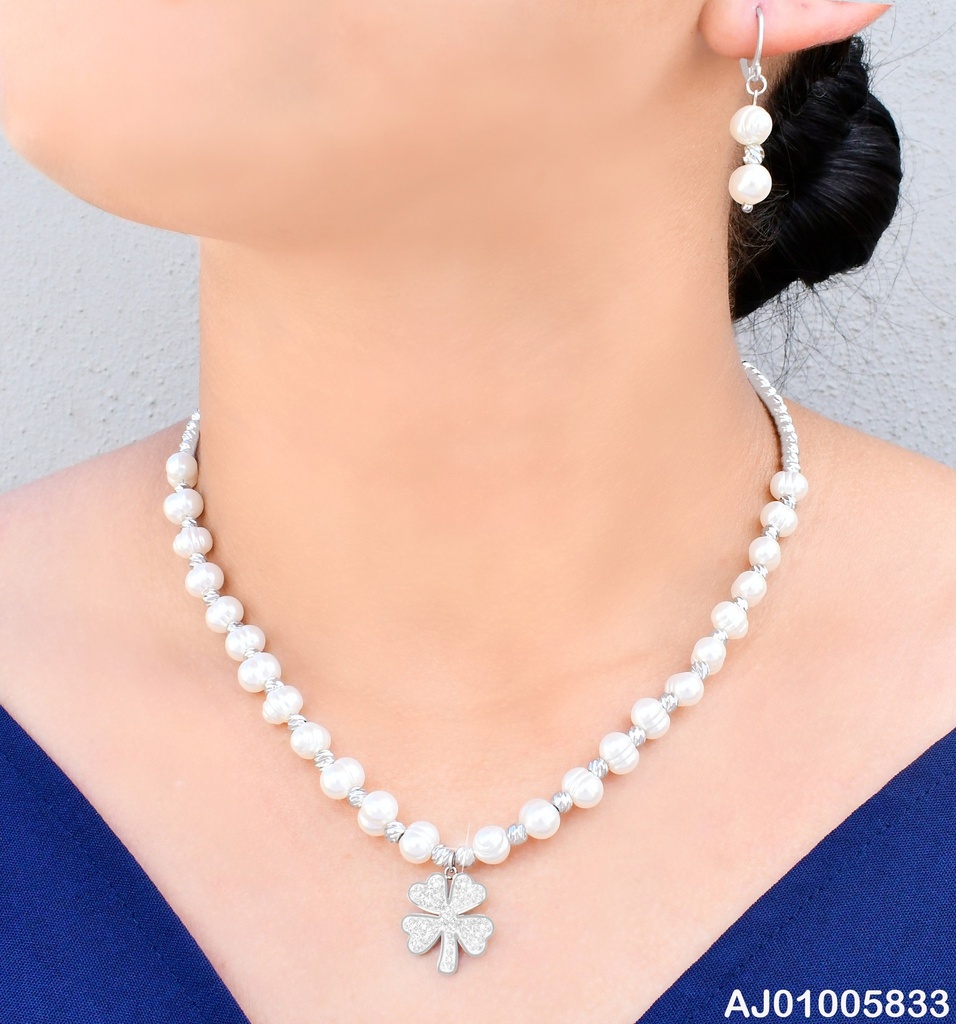 SET PLAT.PERLAS CULTIV. DIJE:TREBOL,ARETES HUGGIES SA1073-45