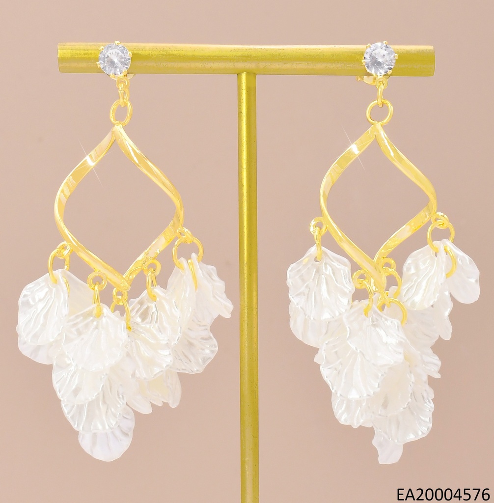 ARETES ROMBO ONDULADO C/PETALOS BLANCOS EE4364