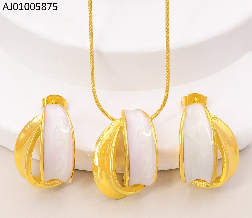 SET  DOBLE "C" ESMALTADA DORADA & BLANCA SA1181-45