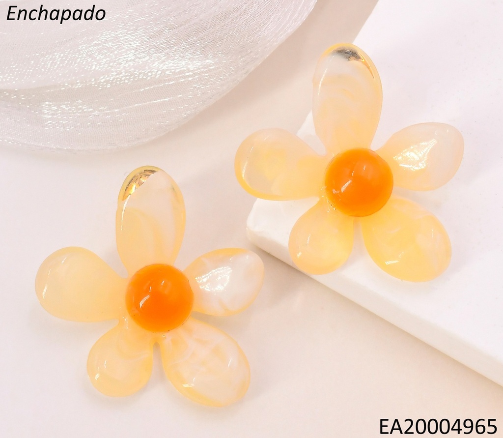 ARETES RESINA FLOR 5 PETALOS CREMA/CENTRO CAFE EE5101-301