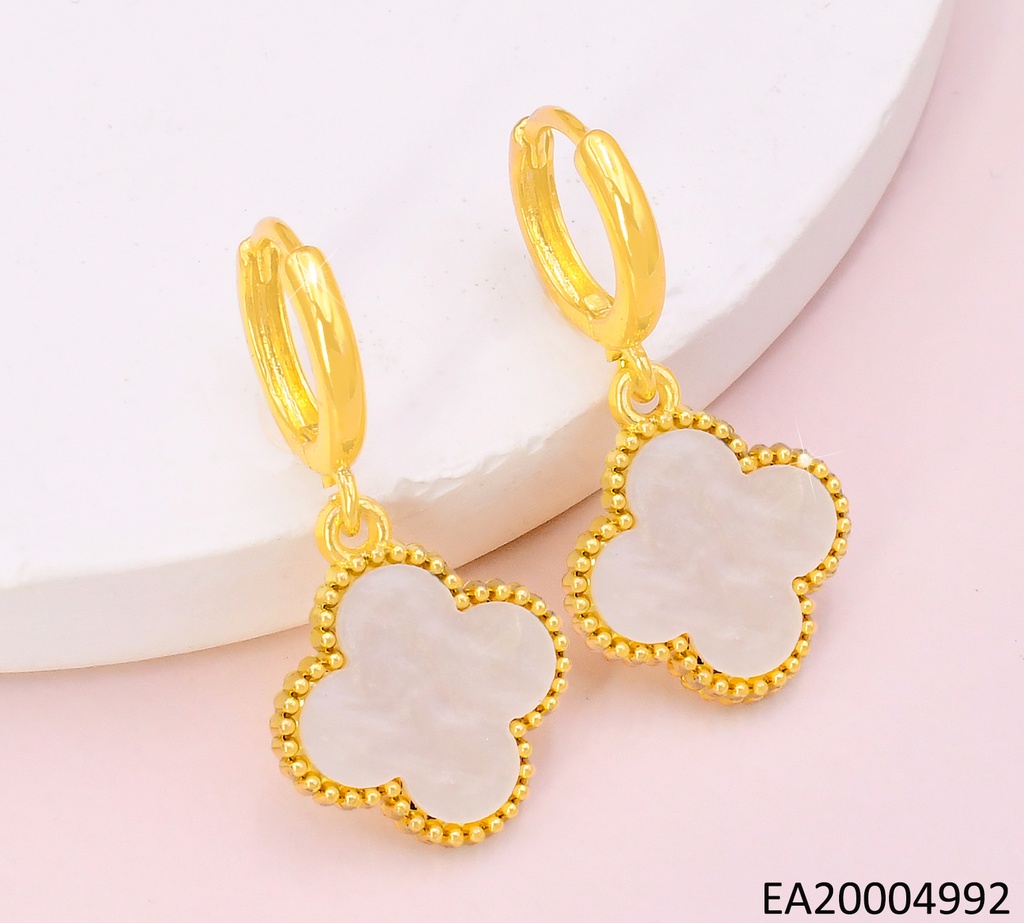 ARETES HUGGIES VAN CLEEF NACAR BORDE DOR.EE4098-9