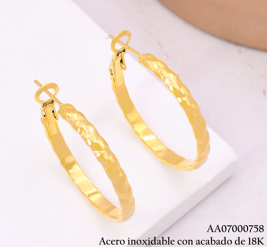 ARGOLLAS ACERO INOX. ACABADO 18K. GRAB. TRIANGULAR P2507018801