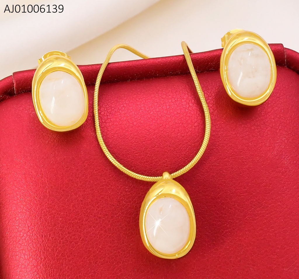 SET DORADO PIEDRA OVALADA BLANCA/  CAD. COLA DE RATON SA1287-1
