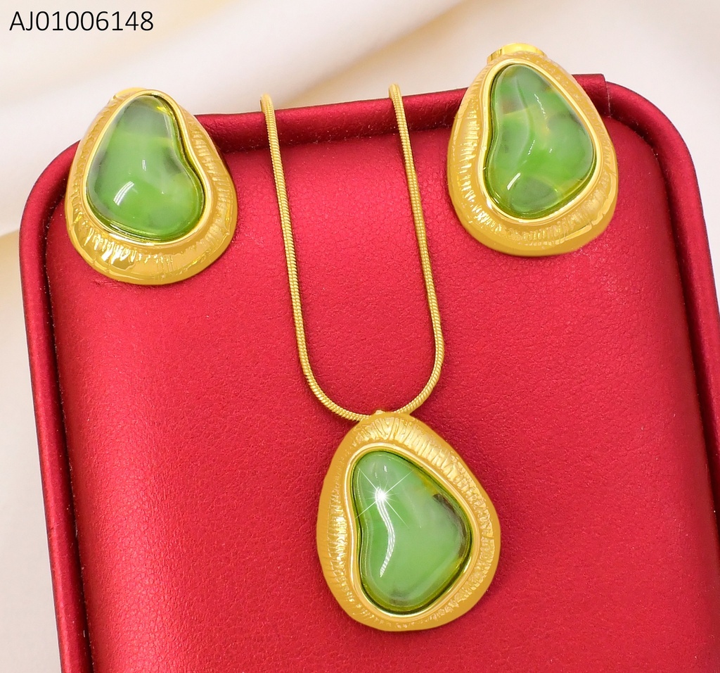 SET DORADO TRIANGULO IRREGULAR PIEDRA VERDE SA1290-1