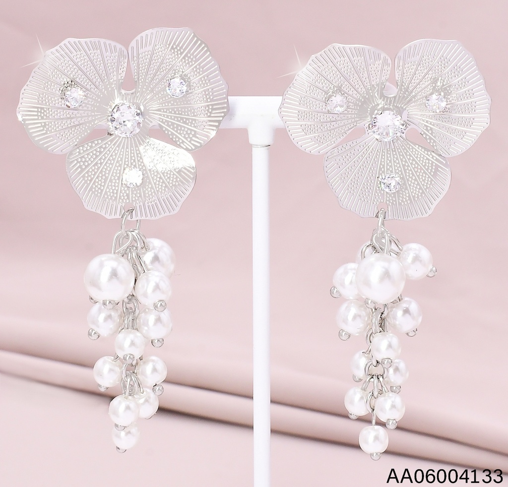 ARETES PLAT. FLOR 3 PETALOS C/RACIMO PERLAS COLGANTES EA1263-45