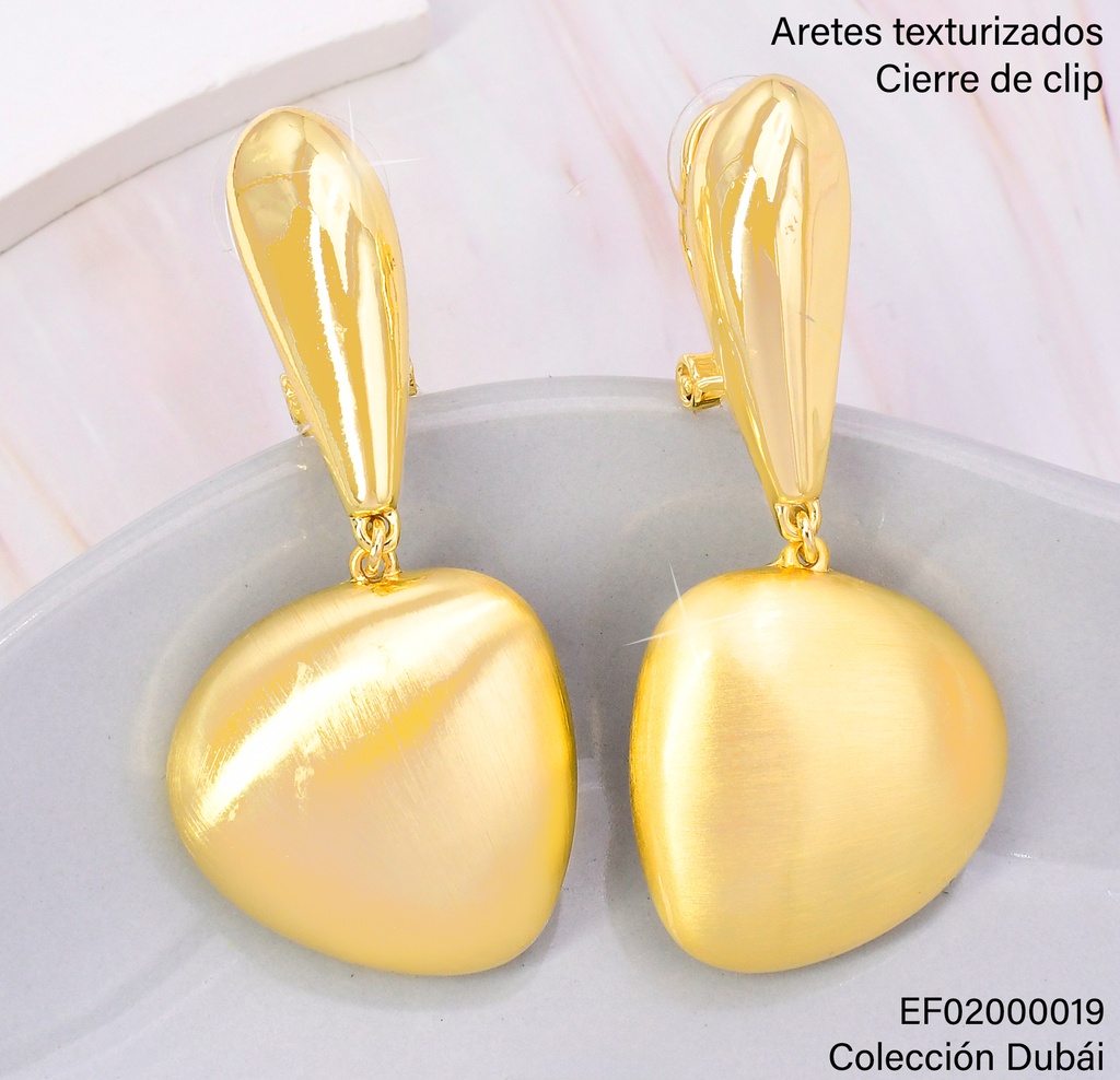 ARETES DOR.GOTA LARGA C/TRIANGULO IRREG.FD25531