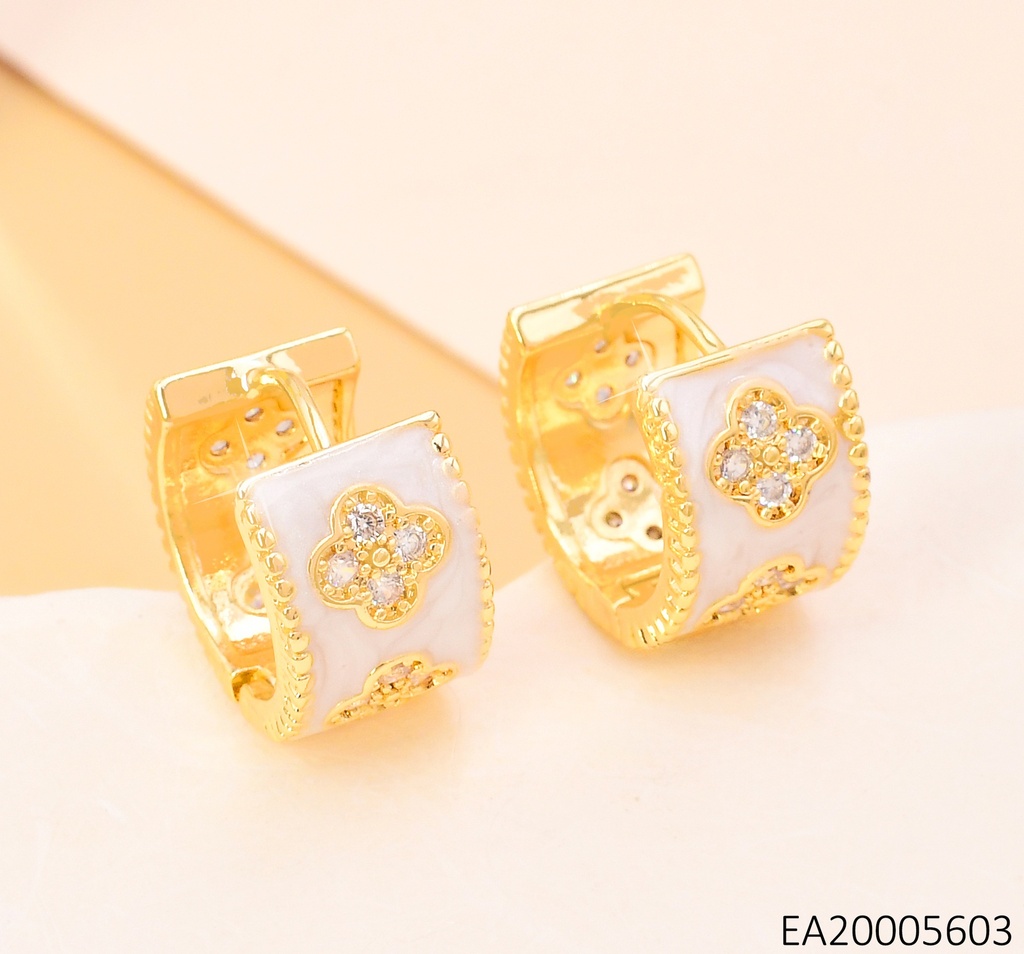 ARETES HUGGIES VAN CLEEF ANCHOS NACAR/DOR EE4094-9