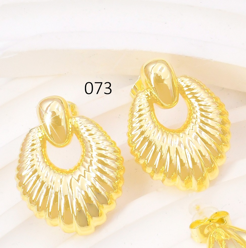 ARETES BAÑO DE ORO 14K. XUPING HOJA LINEAS EE5248-427 012026