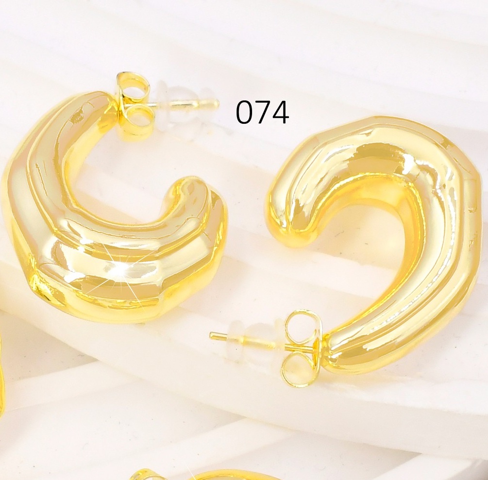 ARETES BAÑO DE ORO 14K. XUPING "J" C/3 LINEA EE5249-427 012026