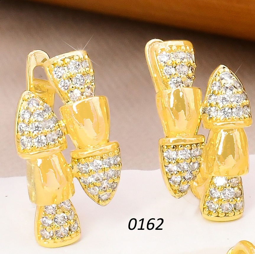 ARETES HUGGIES BAÑO DE ORO 14K. XUPING TRIANG. ZIRC. EE5338-427 012026