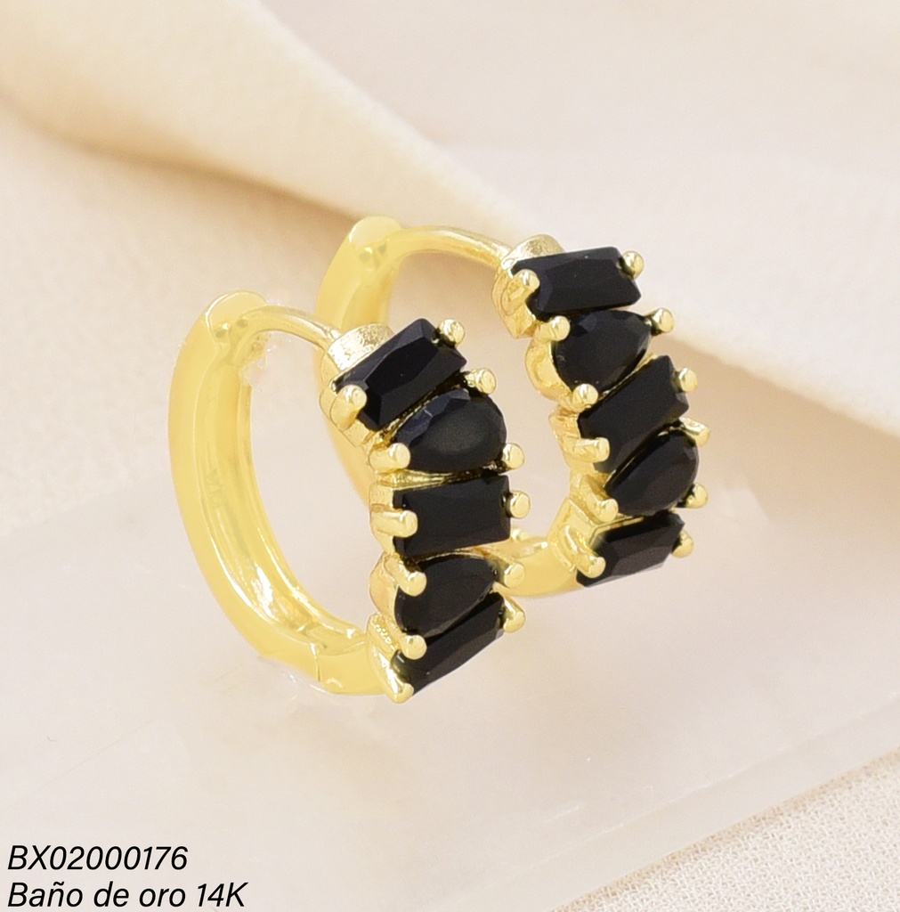 ARETES BAÑO DE ORO 14K. XUPING HUGGIES ZIRC RECT NEGRAS EE5352-427 012026