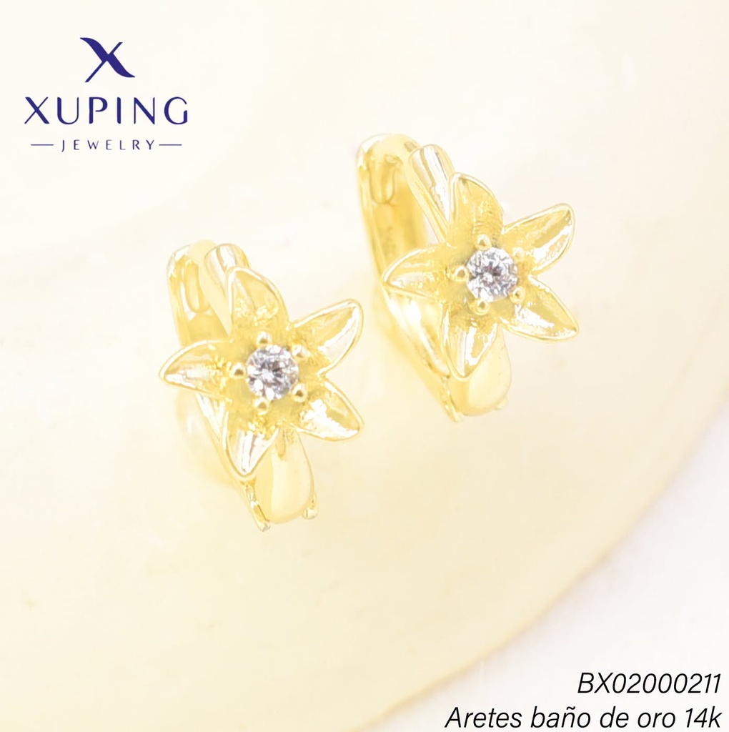 ARETES HUGGIES BAÑO DE ORO 14K. XUPING "C" FLOR ZIRC. EE5390-428 012026