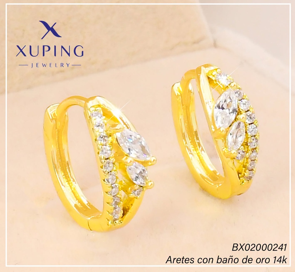 ARETES HUGGIES BAÑO DE ORO 14K. XUPING "C" ZIRC. HOJA EE5429-428 012026
