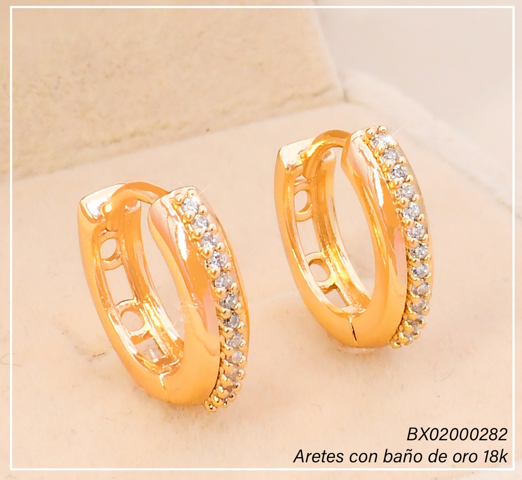 ARETES HUGGIES BAÑO DE ORO 18K. XUPING "C" LINEA ZIRC. EE5468-428 012026