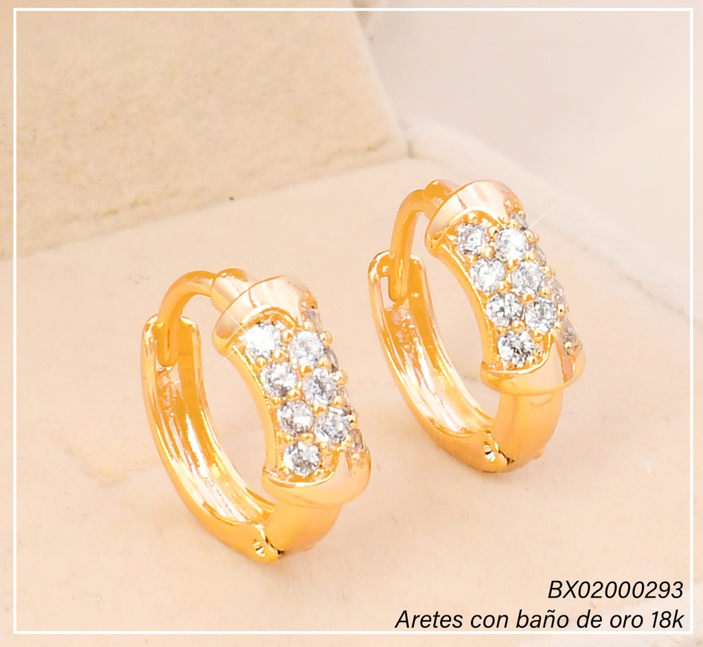 ARETES HUGGIES BAÑO DE ORO 18K. XUPING "C" LINEA ZIRC. EE5479-428 012026