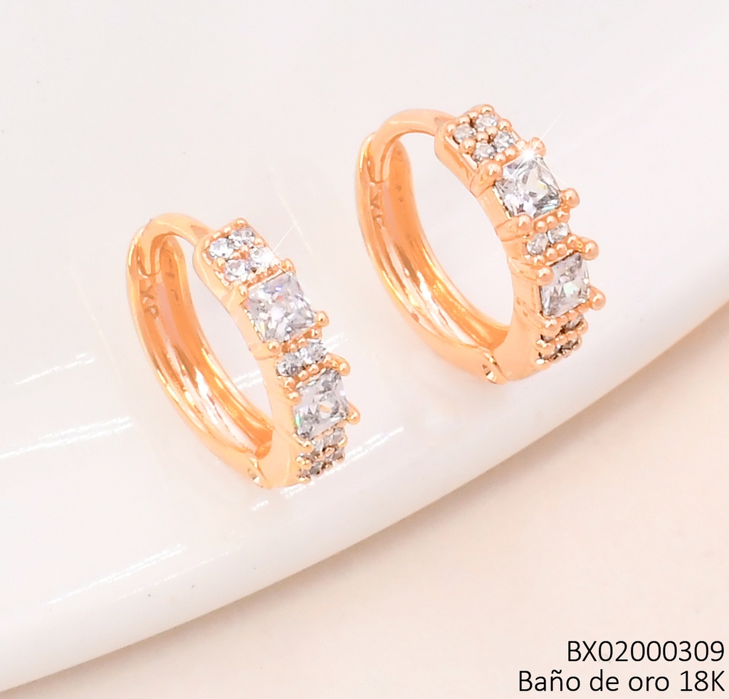 ARETES BAÑO DE ORO 18K. XUPING "C" ZIRC. CUADRO EE5489-428 012026