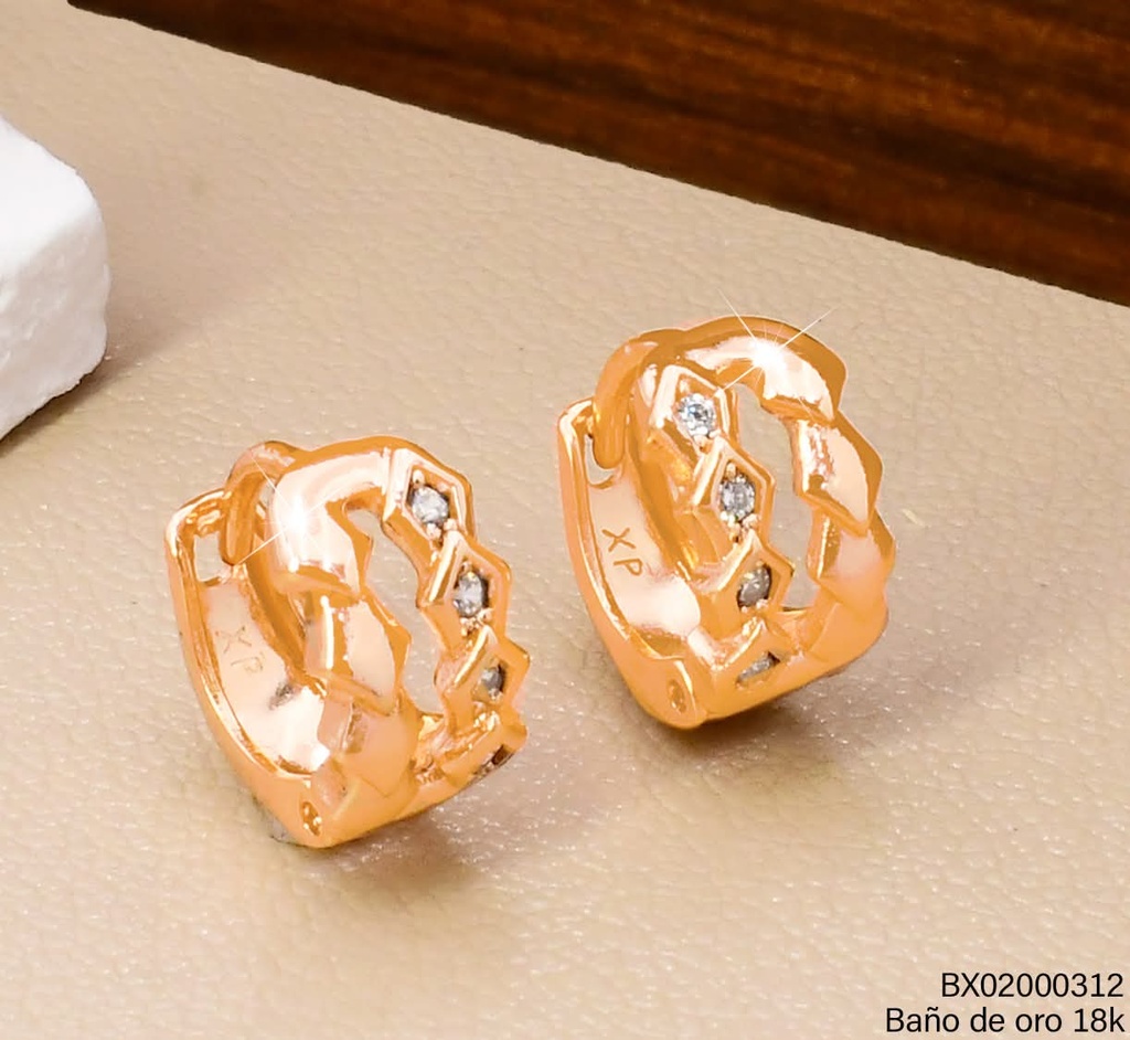 ARETES BAÑO DE ORO 18K. XUPING HUGGIES ROMBO LISOS & ZIRC. EE5491-428 012026