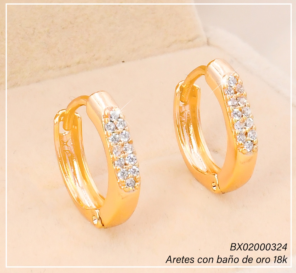 ARETES HUGGIES BAÑO DE ORO 18K. XUPING "C" LINEA ZIRC. EE5501-428 012026