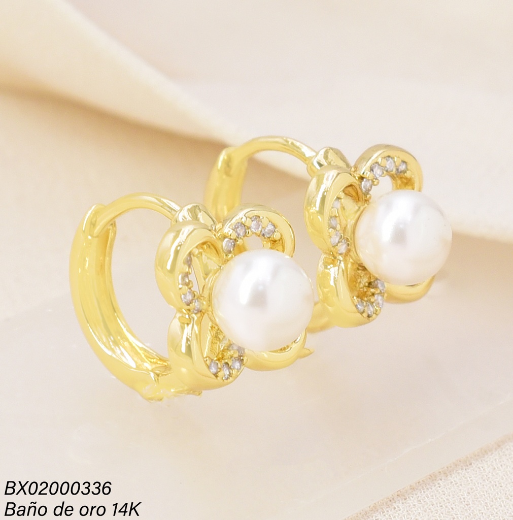 ARETES BAÑO DE ORO 14K. XUPING HUGGIES FLOR/PERLA EE5515-428 012026