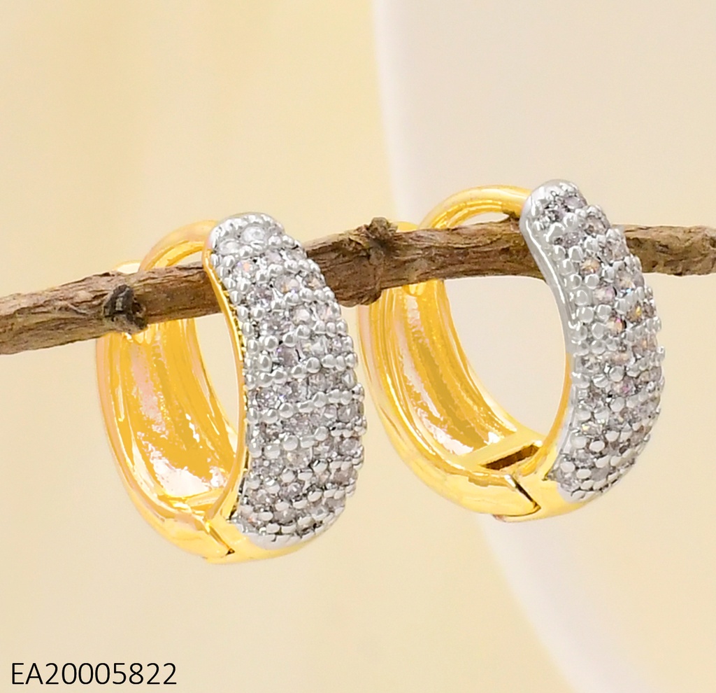 ARETES HUGGIES DOR. "C" ZIRC. EE5246-422 012026