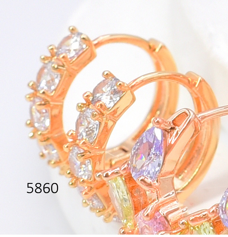 ARETES DOR. HUGGIES  ZIRC. RD CRSITAL EE5649-291 012026 (CM)