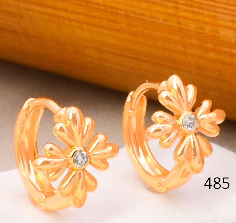 ARETES HUGGIES BAÑO DE ORO 18K XUPING FLOR E2025122801-4