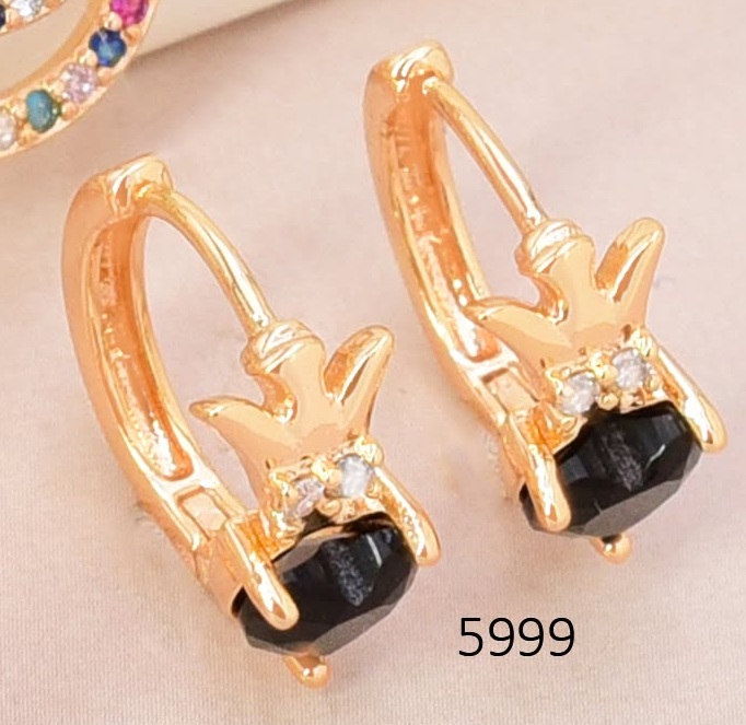 ARETES HUGGIES ZIRC/CORAZON NEGRA EE5639-291 (IM26)