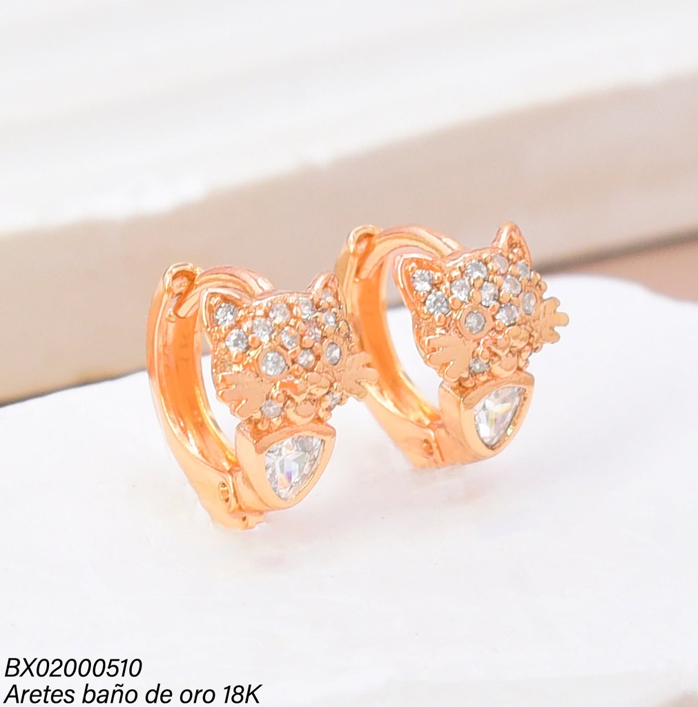ARETES BAÑO DE ORO 18K. XUPING HUGGIES GATO ZIRC.