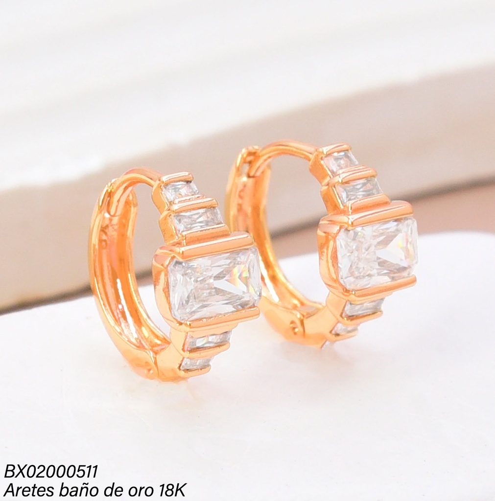 ARETES BAÑO DE ORO 18K. XUPING HUGGIES ZIRC RECT.