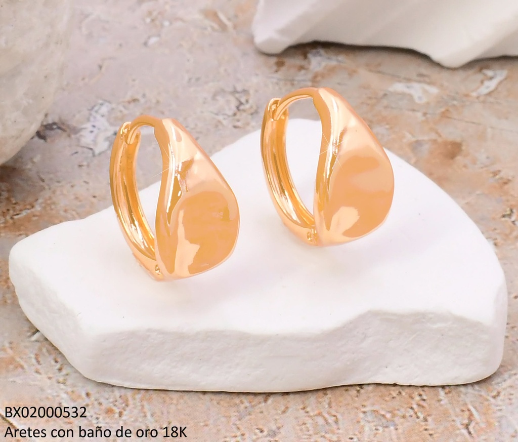 ARETES HUGGIES BAÑO DE ORO 18K. XUPING DE MESA