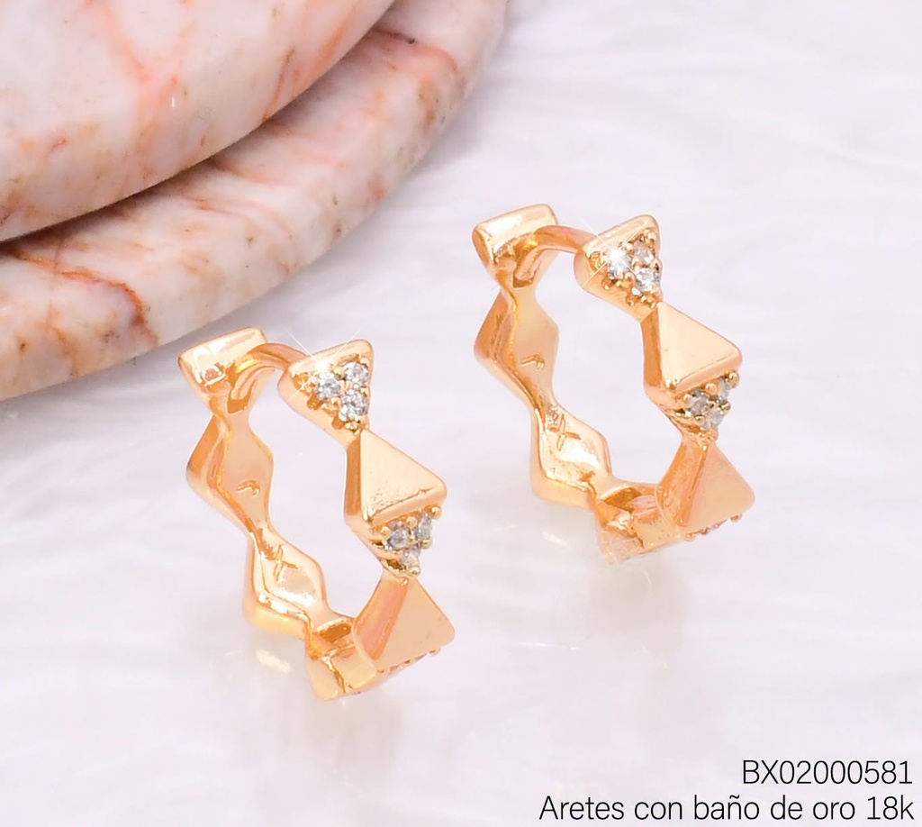 ARETES BAÑO DE ORO 18K XUPING HUGGIES TRIANGULOS LISOS/ZIRC.