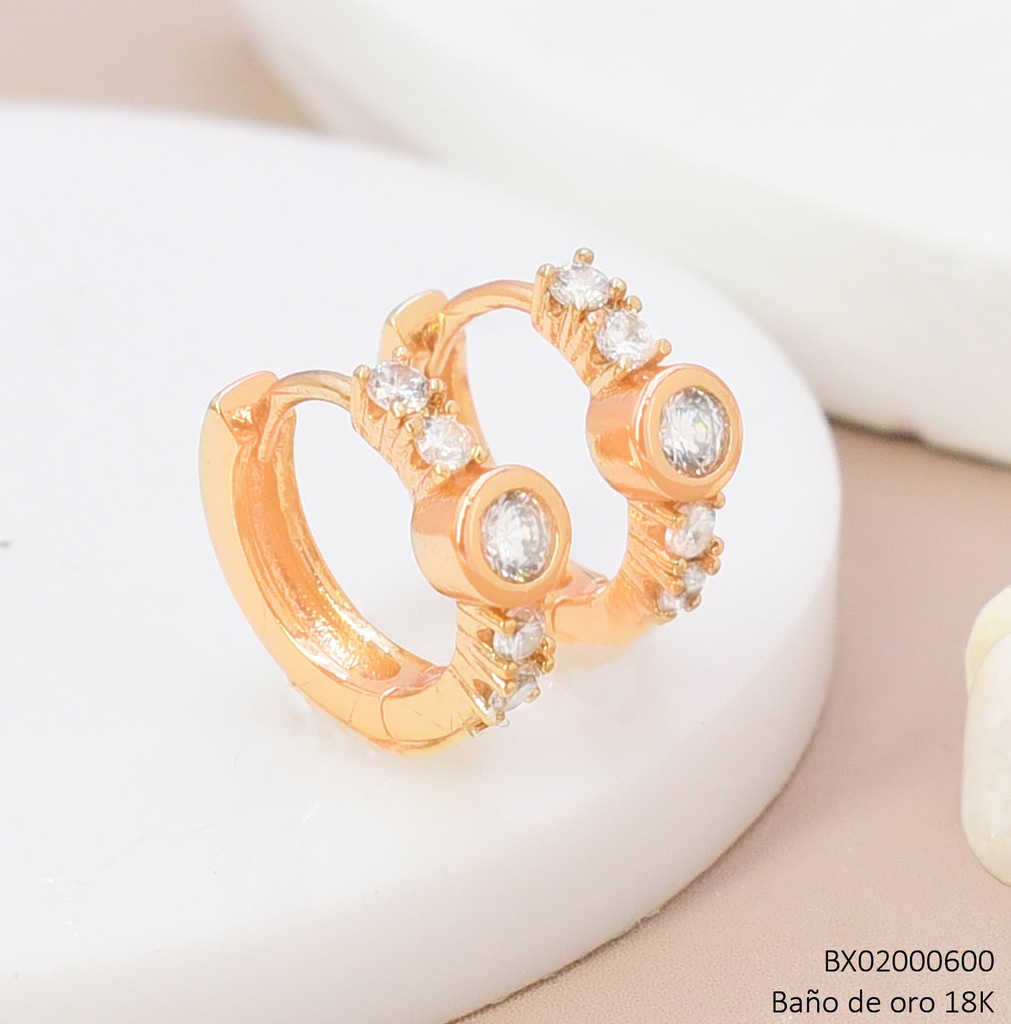 ARETES HUGGIES BAÑO DE ORO 18K. XUPING ZIRC.RD.BORDE DOR