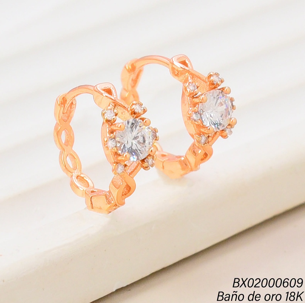 ARETES HUGGIES BAÑO DE ORO 18K. XUPING ZIRC.RD/DOR ENLAZADOS