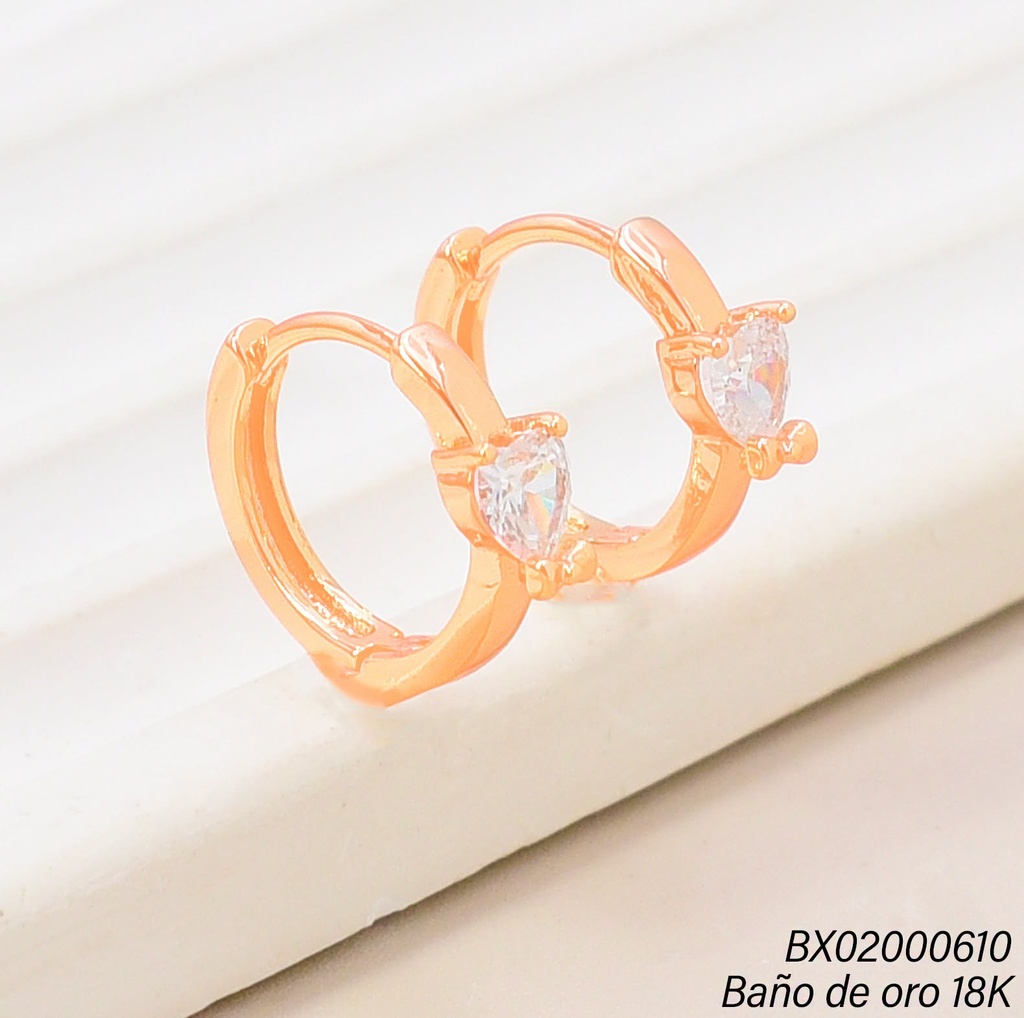 ARETES HUGGIES BAÑO DE ORO 18K. XUPING ZIRC.CORAZON