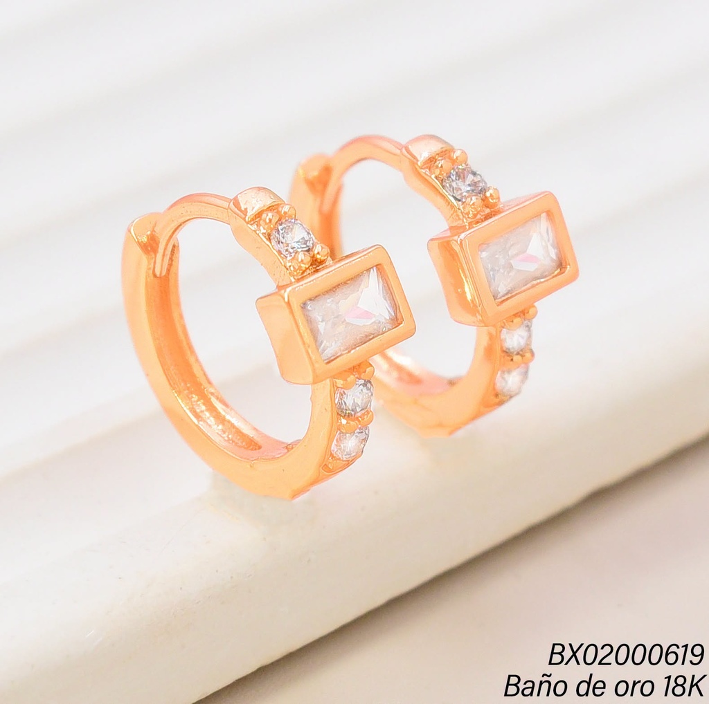 ARETES HUGGIES BAÑO DE ORO 18K. XUPING RECT.HORIZ.C/DOR