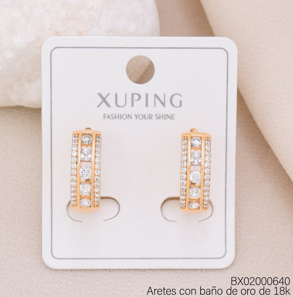 ARETES BAÑO DE ORO 18K. XUPING HUGGIES ZIRC. VERT. (X.JL)