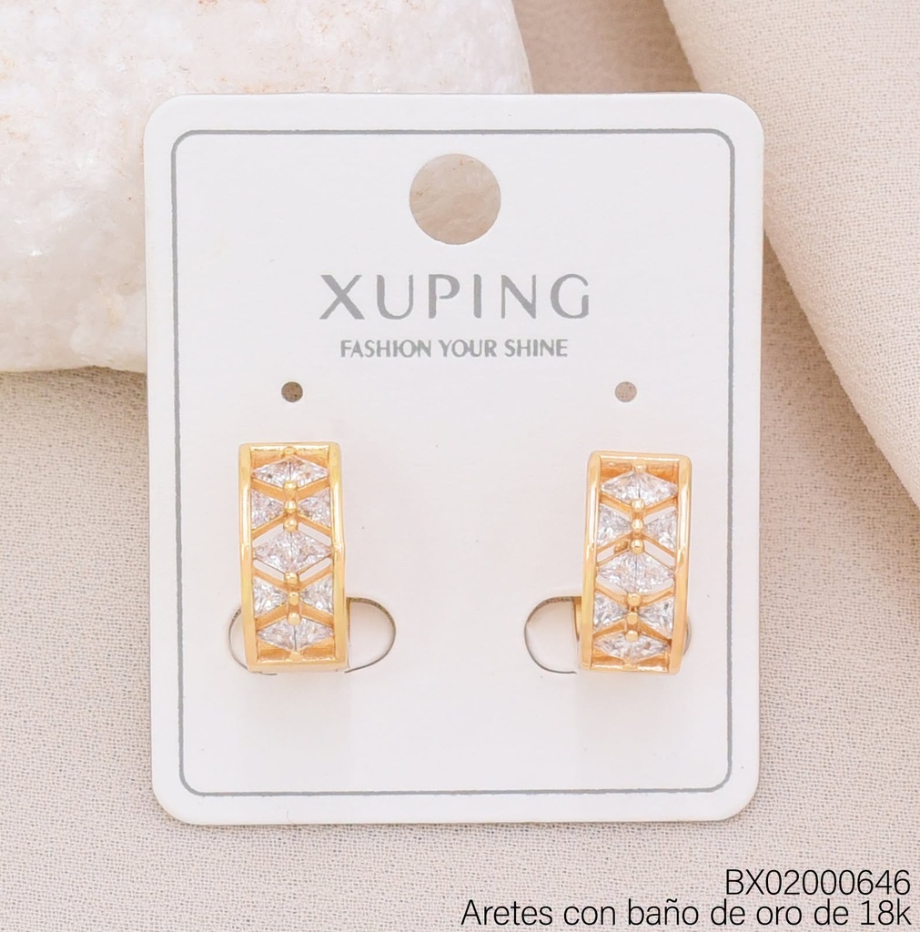ARETES BAÑO DE ORO 18K. XUPING HUGGIES ROMBO ZIRC. (X.JL)