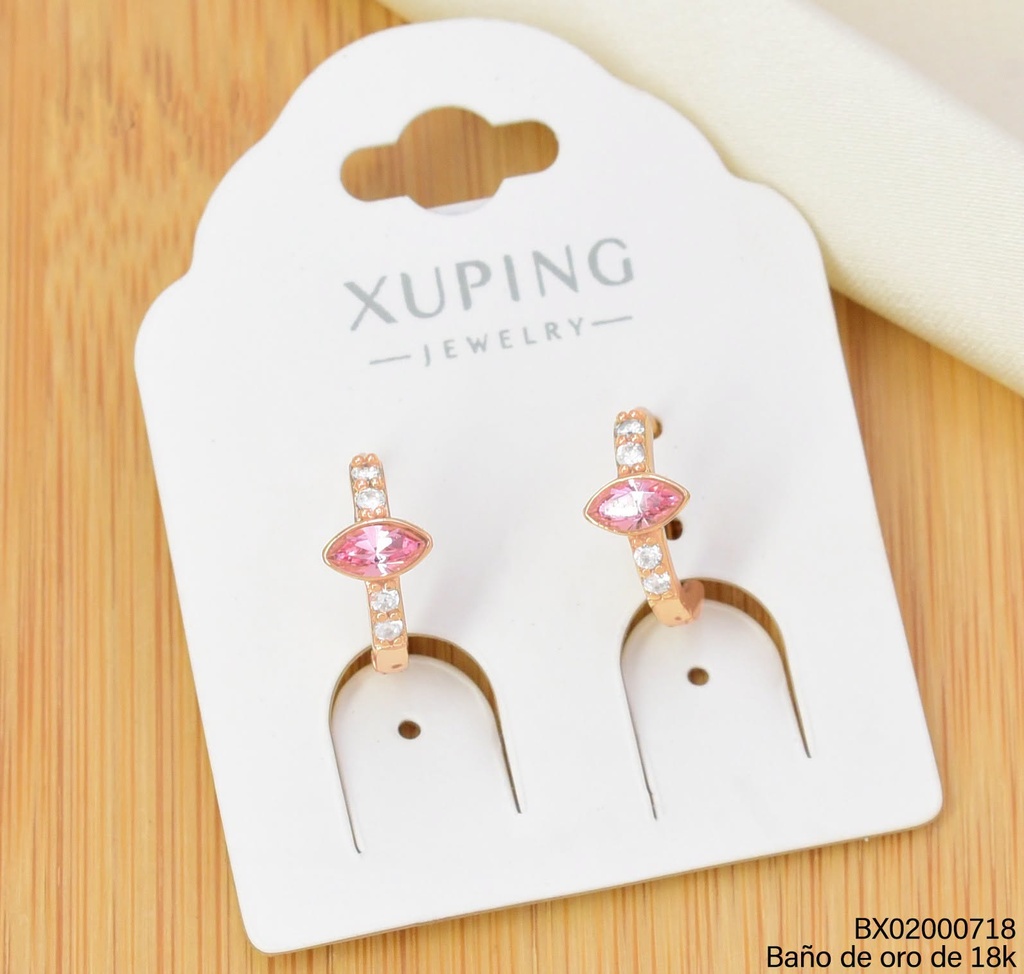 ARETES HUGGIES BAÑO DE ORO 18K XUPING OV. HORIZONTAL ZIRC. ROSA (X.JL)