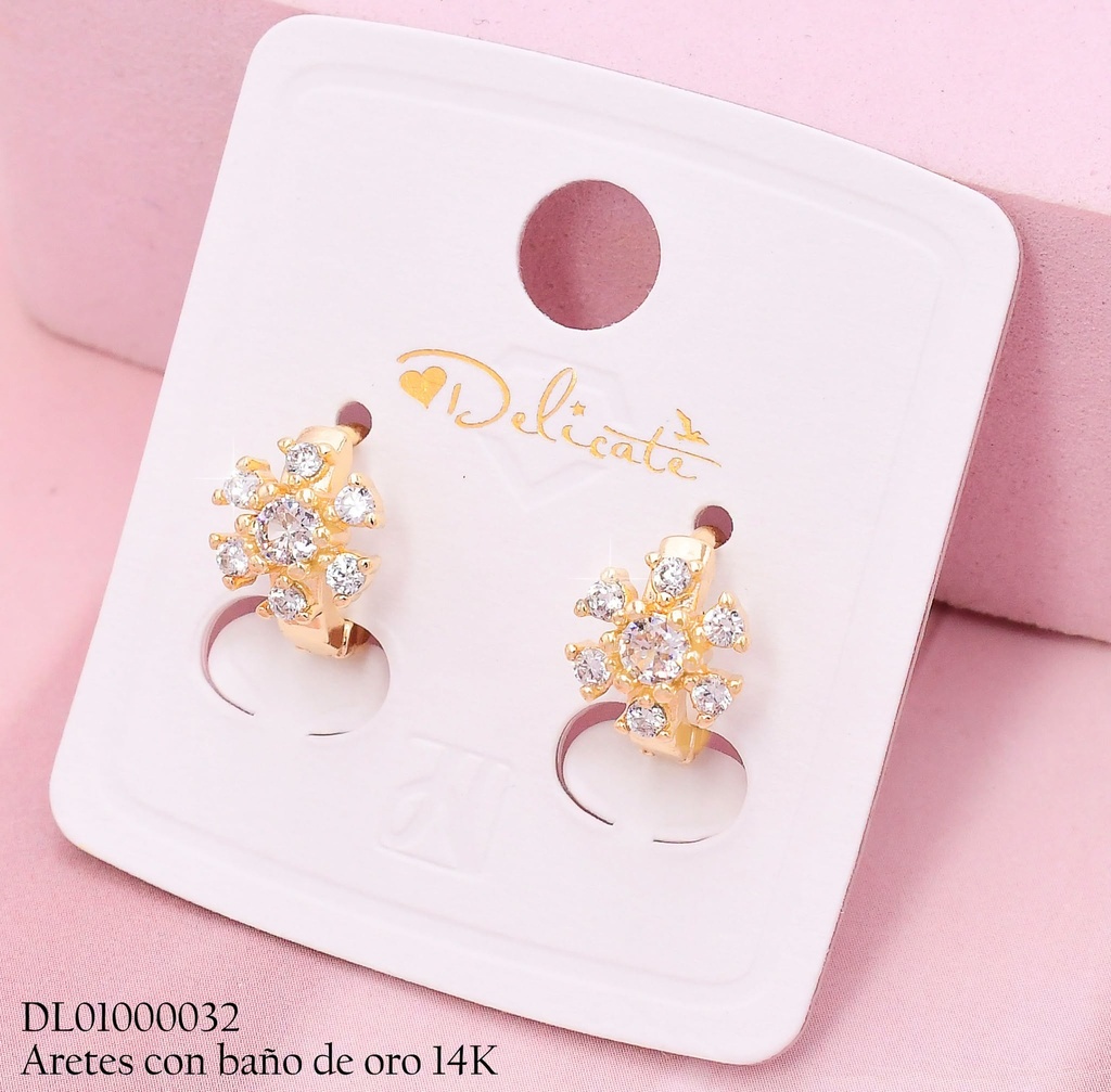 ARETES HUGGIES BAÑO DE ORO 14K. FLOR PETALOS ZIRC.TG3783A (DEL1)